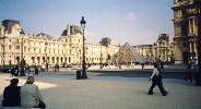 Cour Napolon du Muse du Louvre. (09/10/1999)
